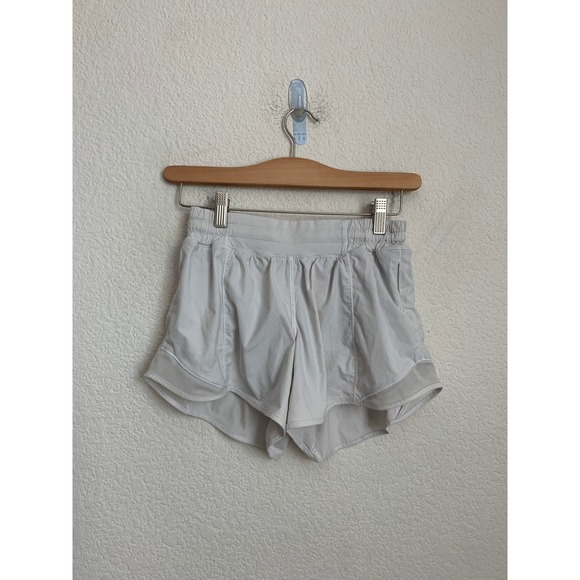 Lululemon Hotty Hot High-Rise Lined Short 2.5" in white size 6 - Picture 1 of 7